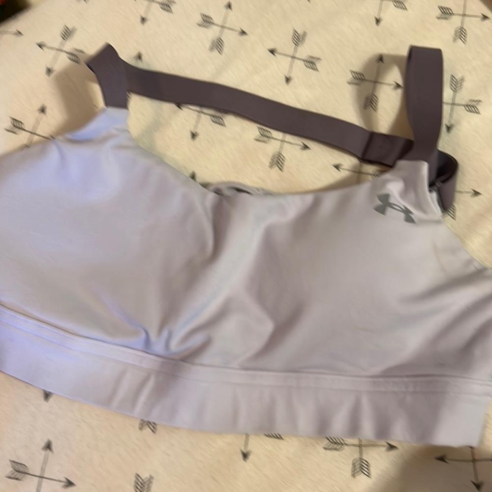 Under Armour cross back adjustable sports bra size SM in Lavender